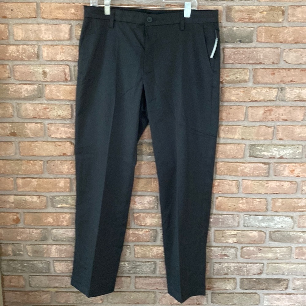Amazon Essentials Men’s Classic Fit Stretch Golf Pants Black 34Wx 31L NWT